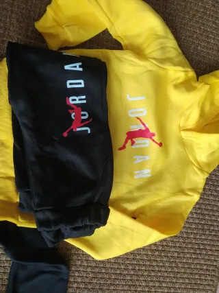 Conjunto Jordan Amarillo y Negro