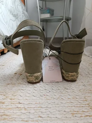 Sandalias cuña con plataforma NUEVAS CON ETIQUETA