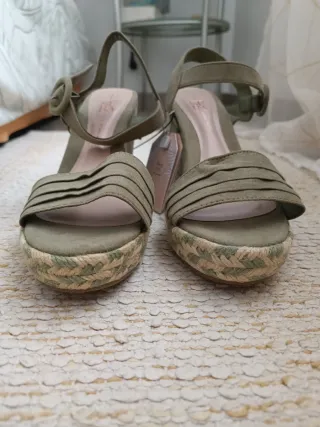 Sandalias cuña con plataforma NUEVAS CON ETIQUETA