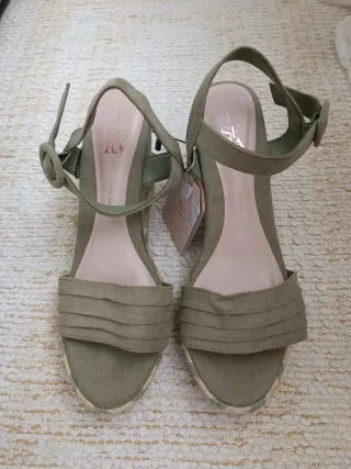 Sandalias cuña con plataforma NUEVAS CON ETIQUETA