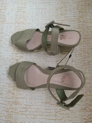 Sandalias cuña con plataforma NUEVAS CON ETIQUETA