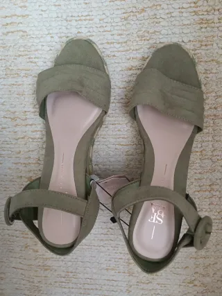 Sandalias cuña con plataforma NUEVAS CON ETIQUETA