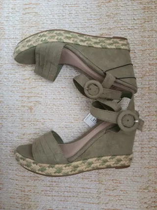 Sandalias cuña con plataforma NUEVAS CON ETIQUETA