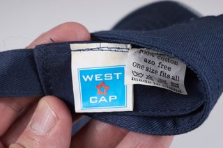 Cappello visiera L'allenatore nel pallone, Banfi