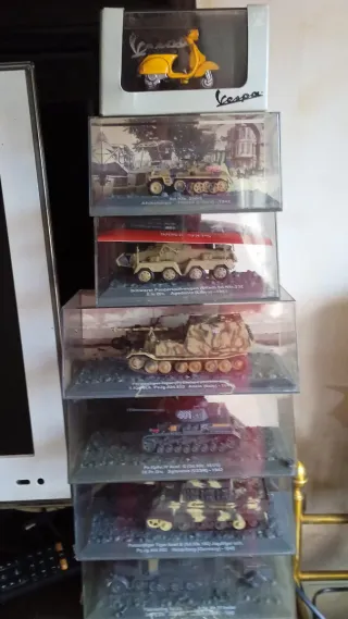 Collezione di carri armati e veicoli militari