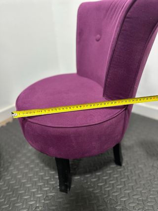 Sillón tapizado morado