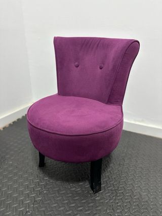 Sillón tapizado morado