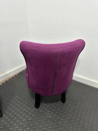 Sillón tapizado morado