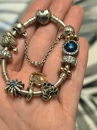 Pulsera Pandora Corazones y Dijes