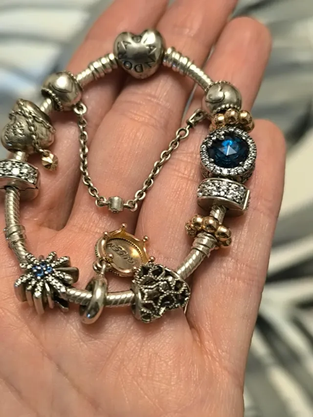 Pulsera Pandora Corazones y Dijes