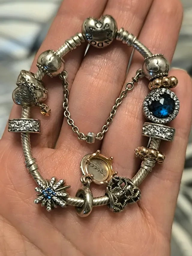 Pulsera Pandora Corazones y Dijes