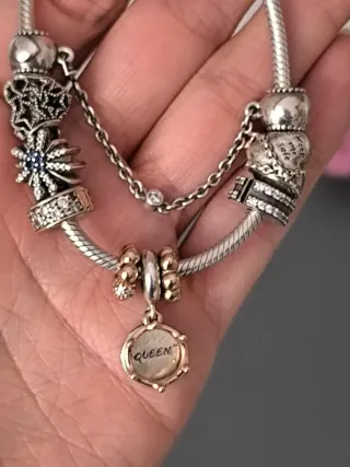 Pulsera Pandora Corazones y Dijes