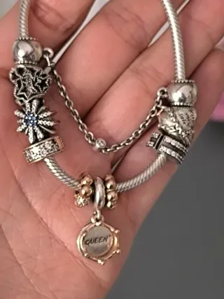 Pulsera Pandora Corazones y Dijes