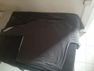 Jersey ancho gris y blanco.