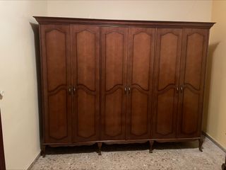 Armario clásico vintage de madera