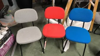 Silla de oficina gris y negra