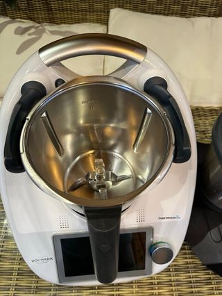Thermomix TM6 con 2 vasos y accesorios