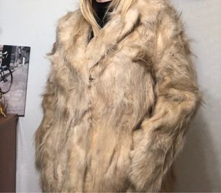 Abrigo de pelo natural nuevo (Tara)