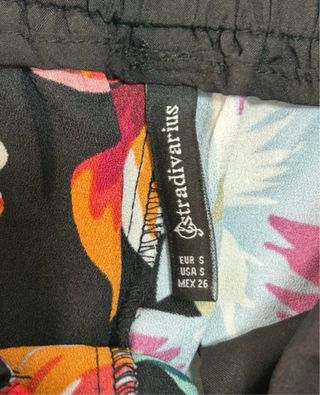 Stradivarius pantalón flores ancho Talla S