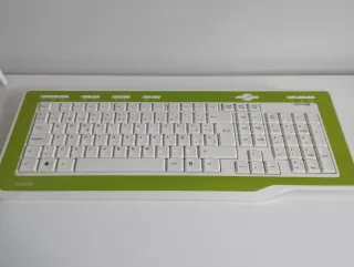 Teclado inalámbrico Rainbow y alfombrilla de ratón