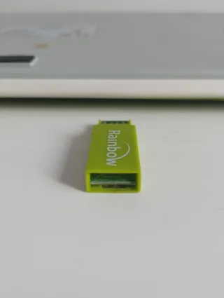 Teclado inalámbrico Rainbow y alfombrilla de ratón