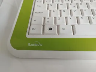 Teclado inalámbrico Rainbow y alfombrilla de ratón
