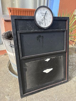 Cartel pizarra antiguo con reloj publicidad antigu