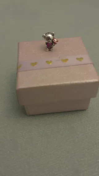 Charm oso plata con corazon