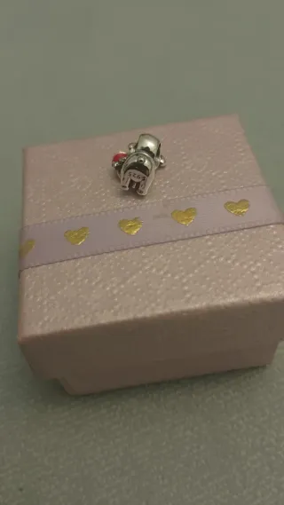 Charm oso plata con corazon