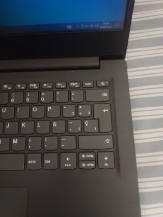 Ordenador portátil Lenovo V14 ADA 82C6