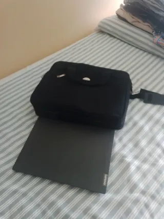 Ordenador portátil Lenovo V14 ADA 82C6