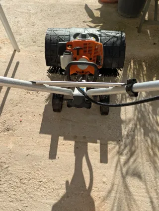 Cepilladora para césped artificial