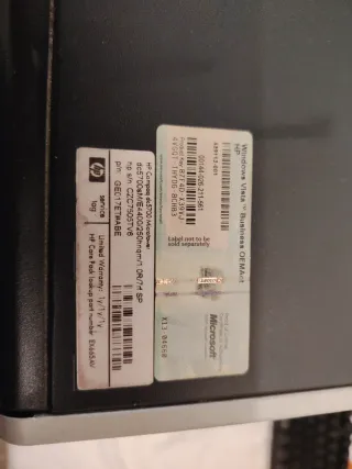 Ordenador HP con pantalla LED y mando