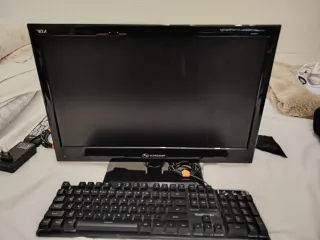 Ordenador HP con pantalla LED y mando