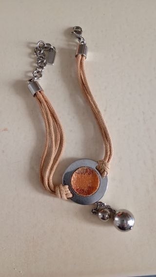 Bracciale con ciondoli sfere e pietra