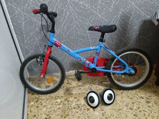 Bicicleta infantil Btwin azul y roja