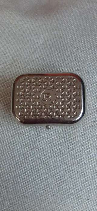 Joyero vintage antiguo con escena romántica