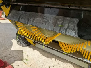 Cepilladora césped artificial