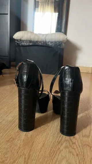 Sandalias negras piel serpiente plataforma T39