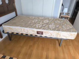 Cabeceros y somier cama 90