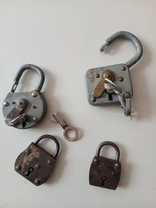 4 Lucchetti Antichi