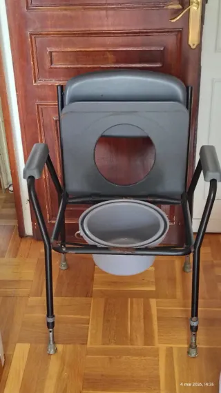 Silla de WC con cubo