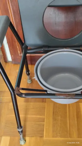 Silla de WC con cubo