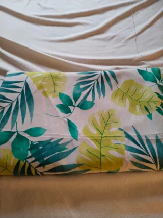 Tela tipo lona, ideal para cortinas de balcón