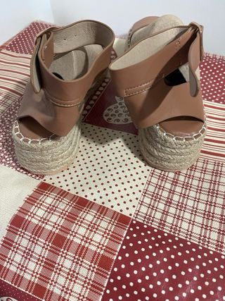 Sandalias cuña marrón T39