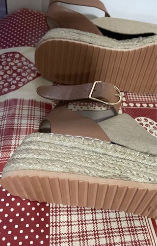 Sandalias cuña marrón T39