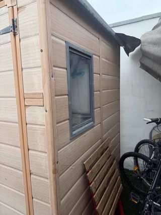 Caseta de resina de jardín Keter