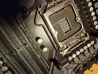 Placa Base Gigabyte Z590 (Piezas)