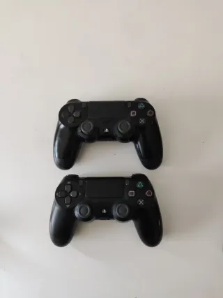 Consola PS4 Slim Negra + 2 Mandos