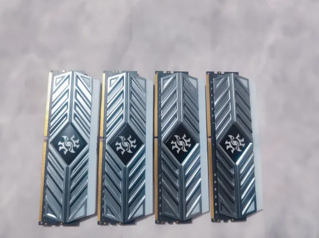 32GB DDR4 - XPG RGB SPECTRIX D41 - 3200MHz